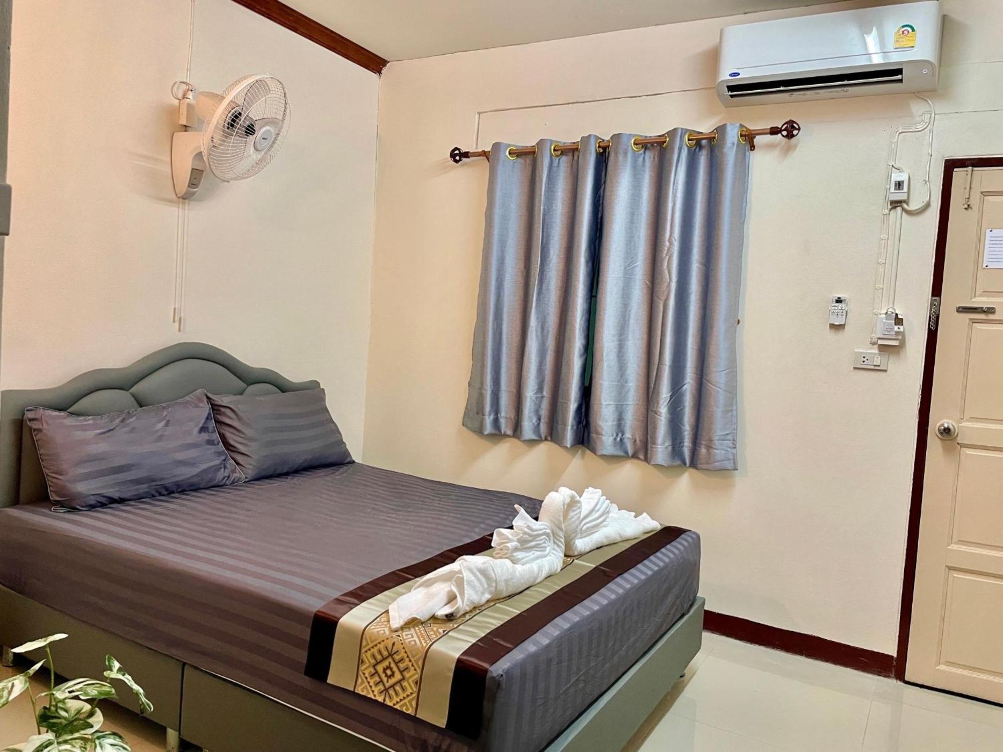 2B Cozy Hostel ตรัง Esterno foto